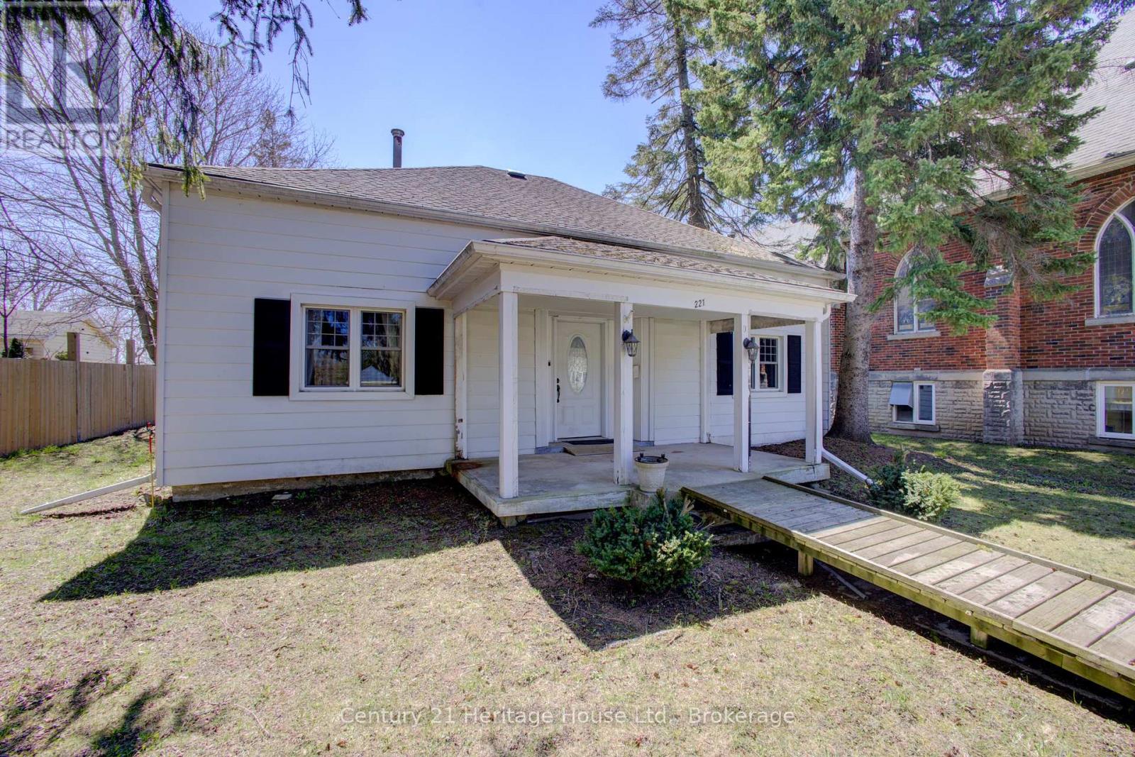 221 LAMBTON STREET E