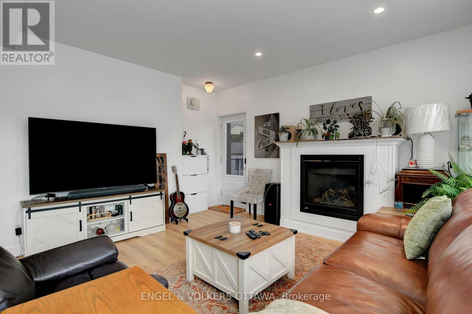 1 - 739 PRINCIPALE STREET