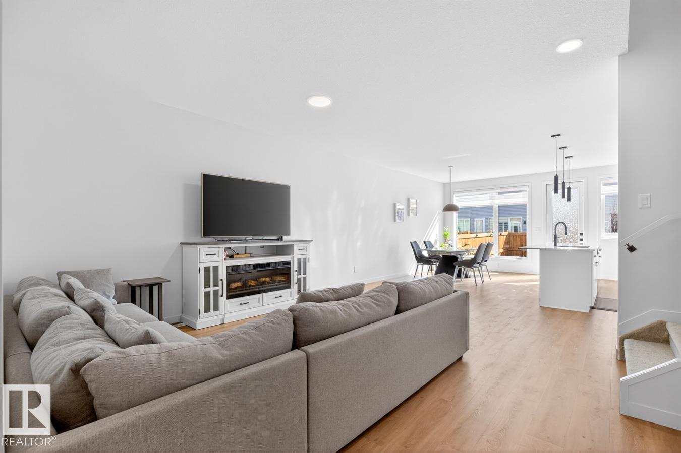 17347 100 ST NW