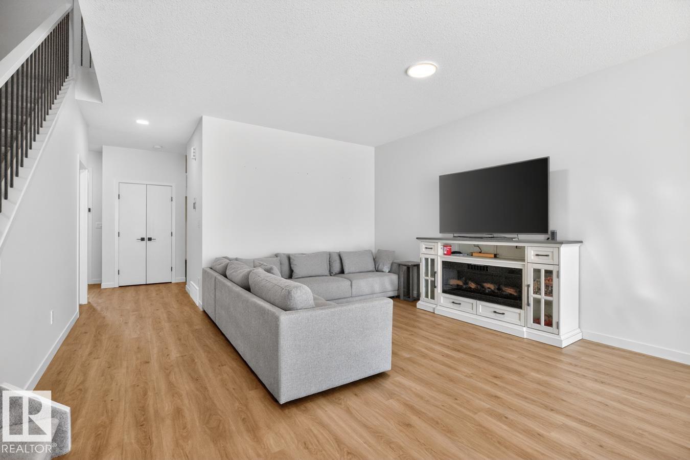 17347 100 ST NW