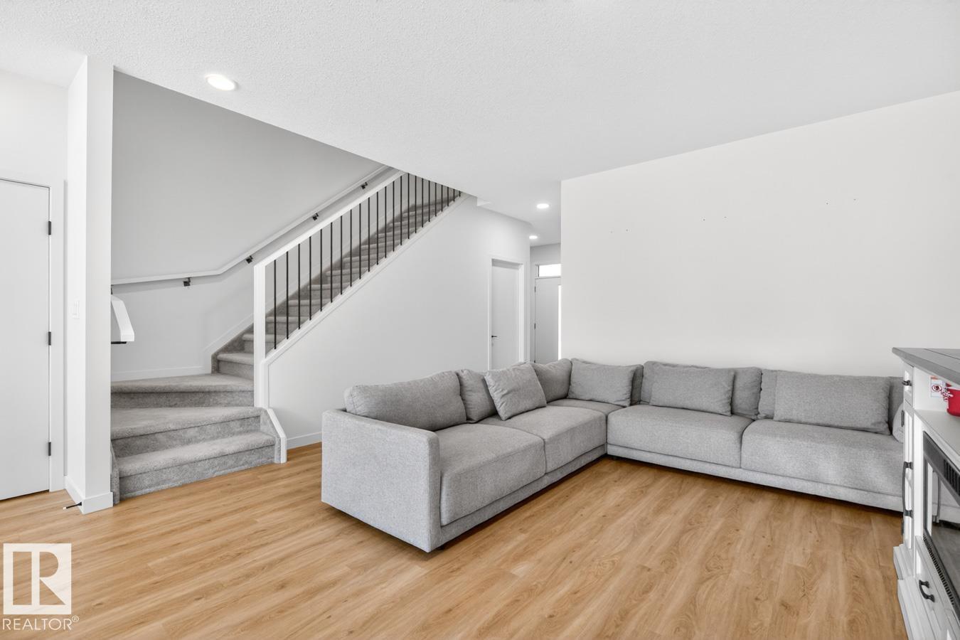 17347 100 ST NW