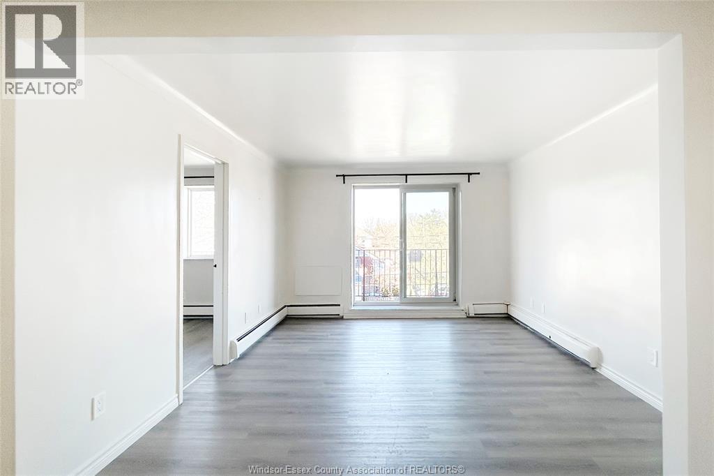 2136 WYANDOTTE STREET West Unit# 32