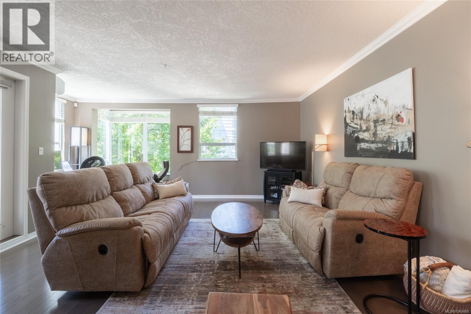 201 380 Waterfront Cres