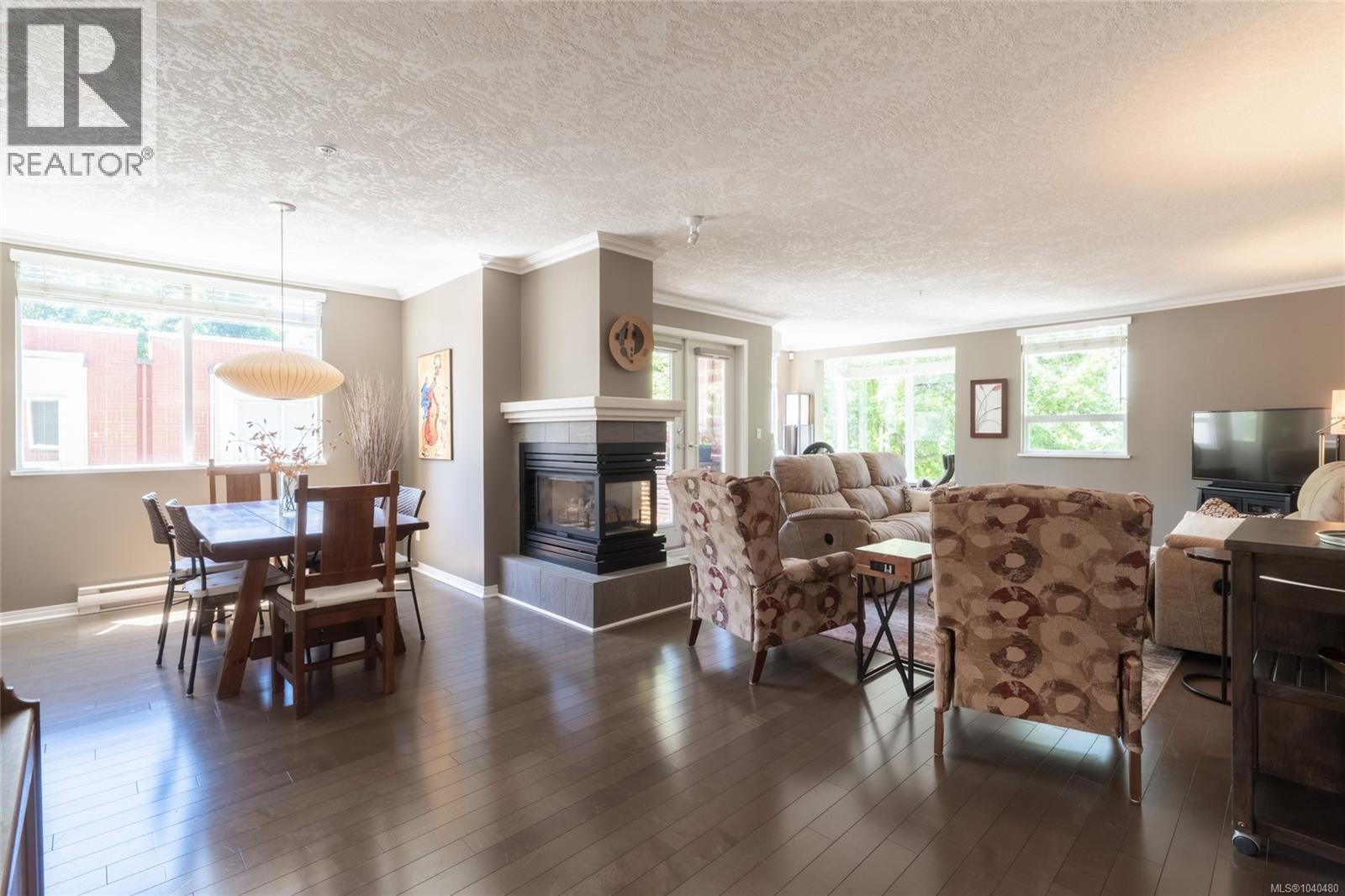 201 380 Waterfront Cres
