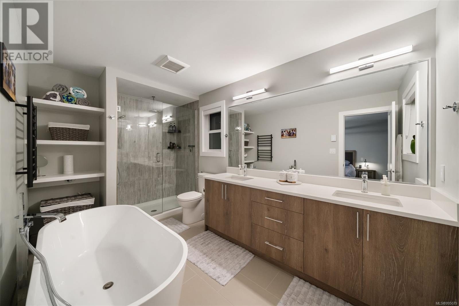 1240 Solstice Cres