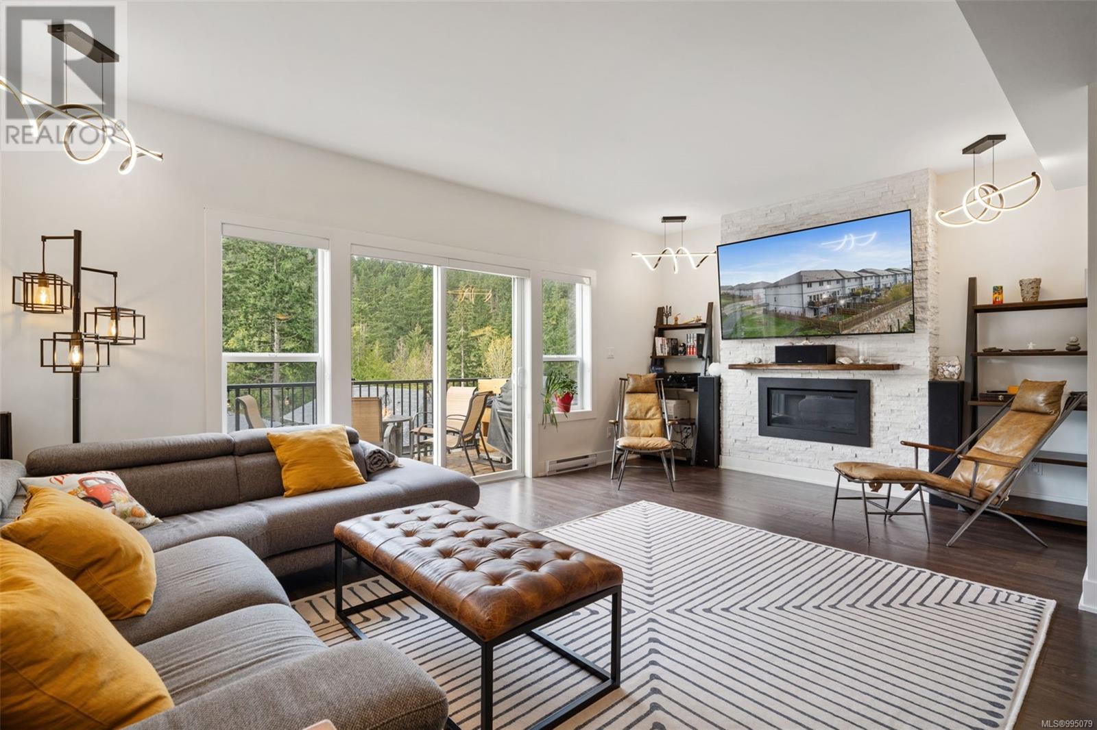 1240 Solstice Cres