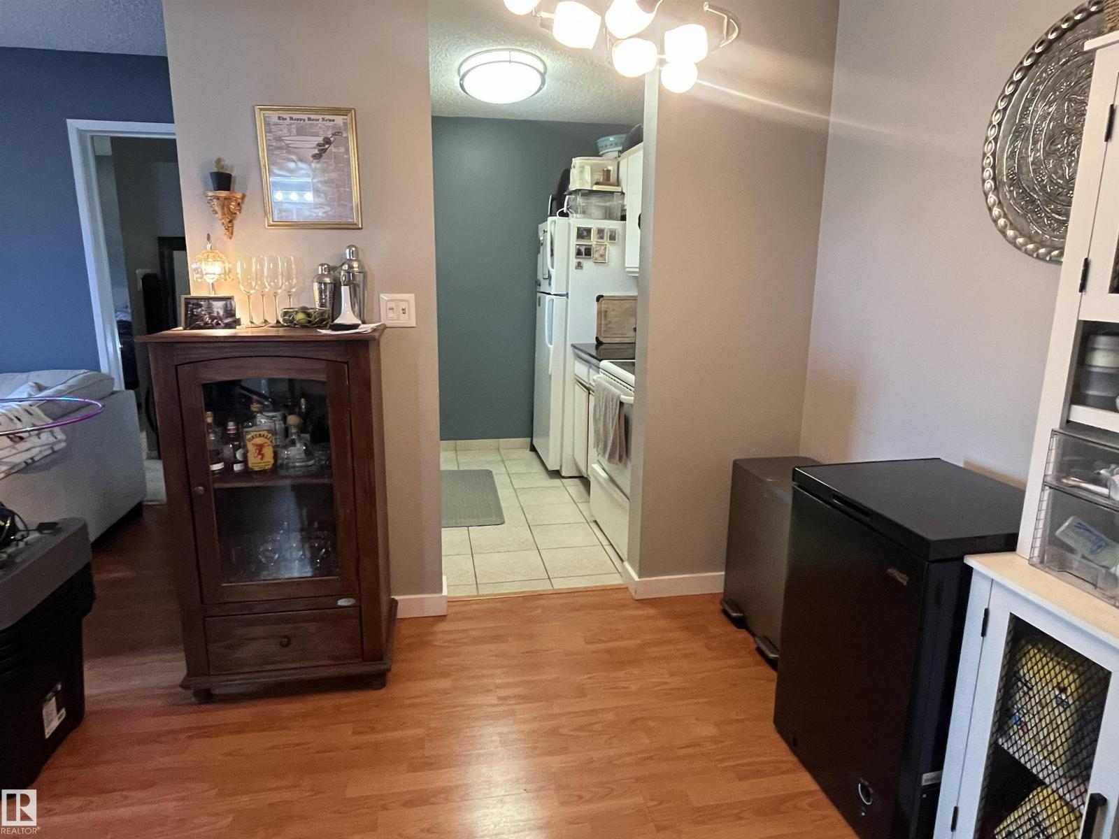 #205 5065 31 AV NW