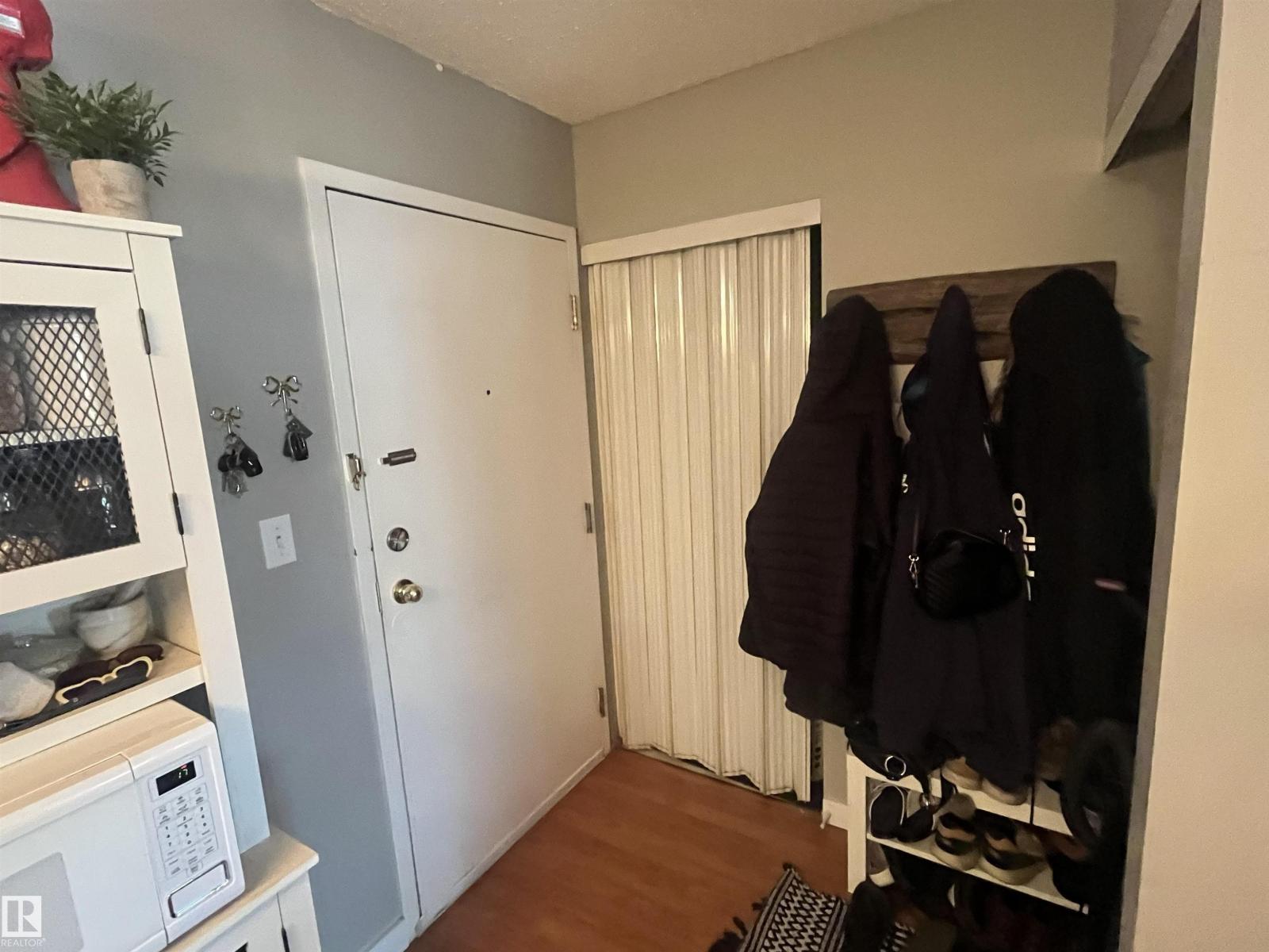 #205 5065 31 AV NW