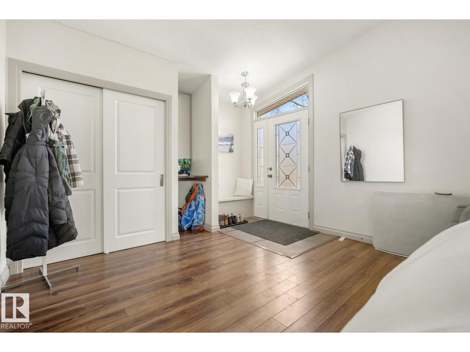 10649 67 AV NW