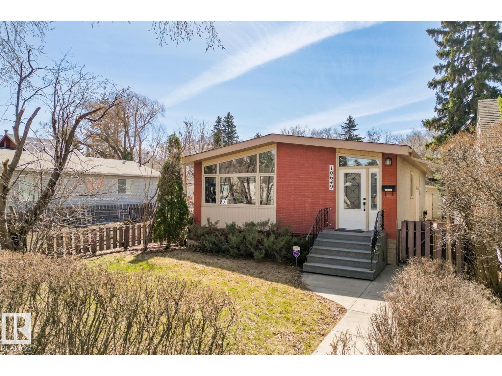 10649 67 AV NW