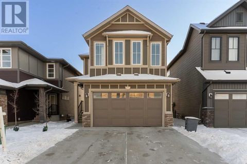 1361 Chinook Gate Green SW Airdrie AB T4B5J2