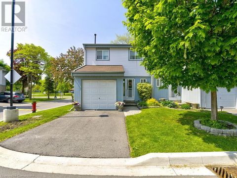 121 FALCONER Drive Unit# 27 Mississauga ON L5N2K8