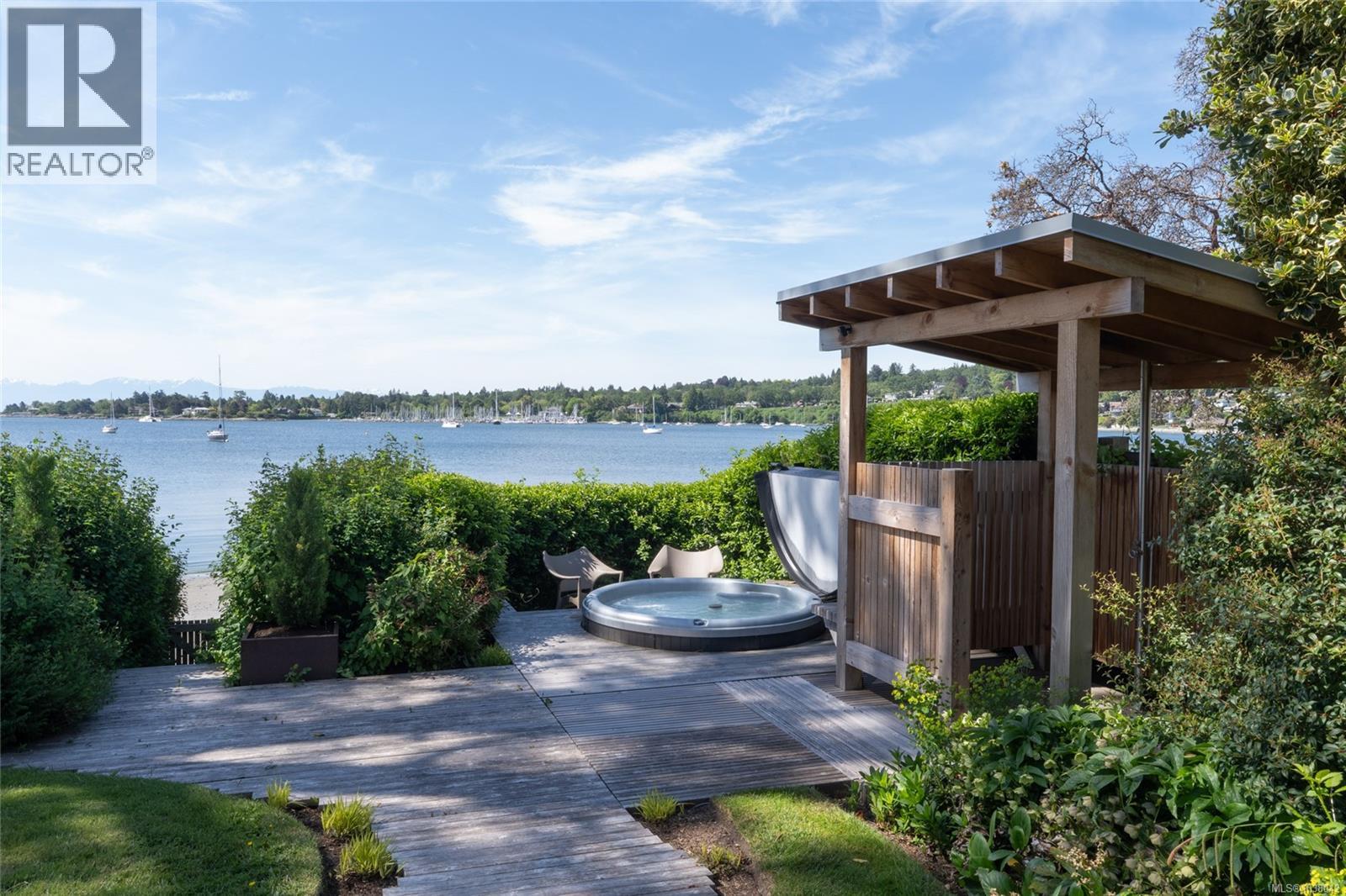 3931 Cadboro Bay Rd