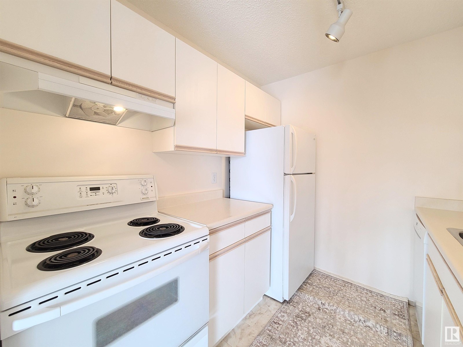 #429 2520 50 ST NW