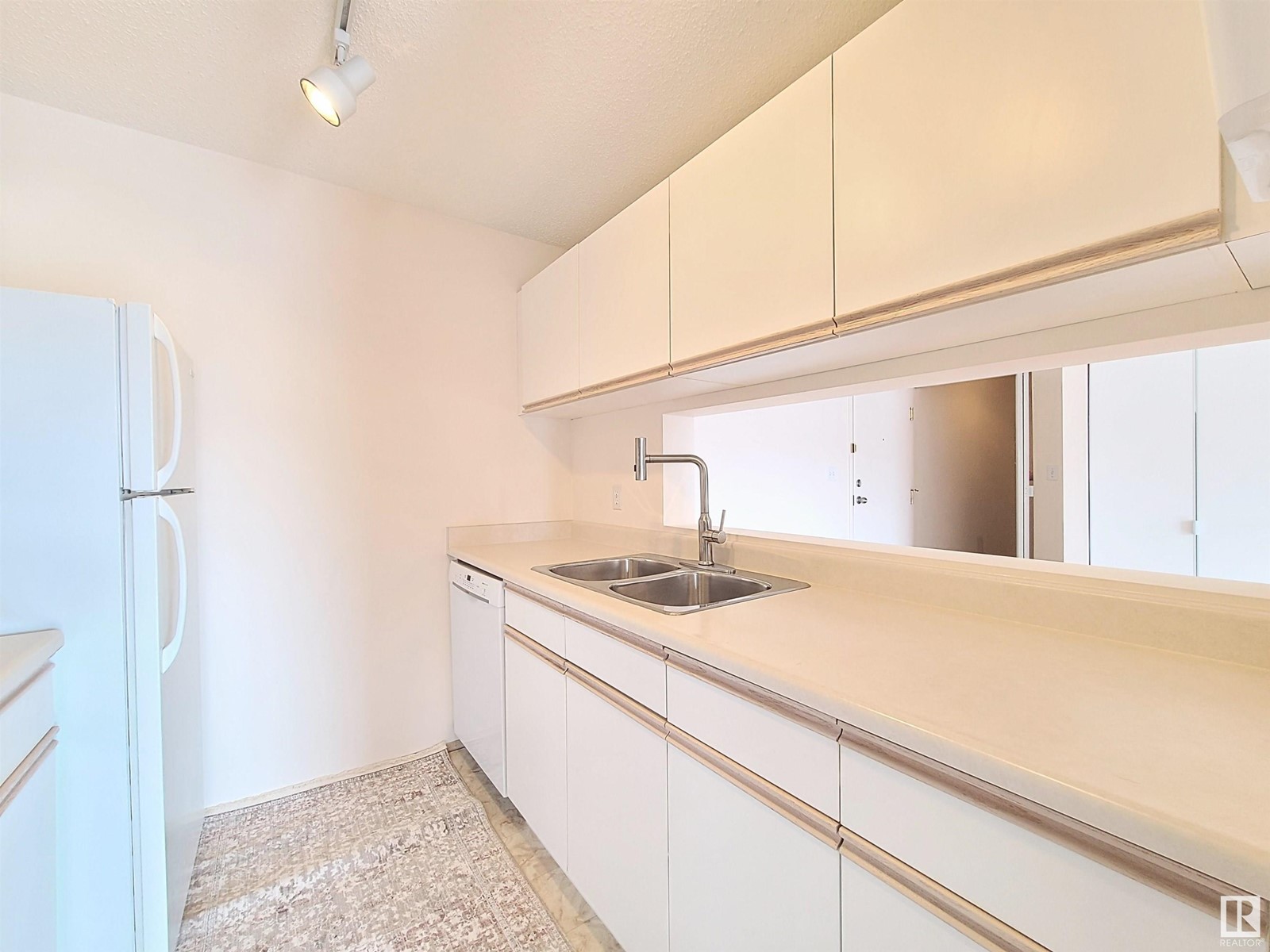#429 2520 50 ST NW