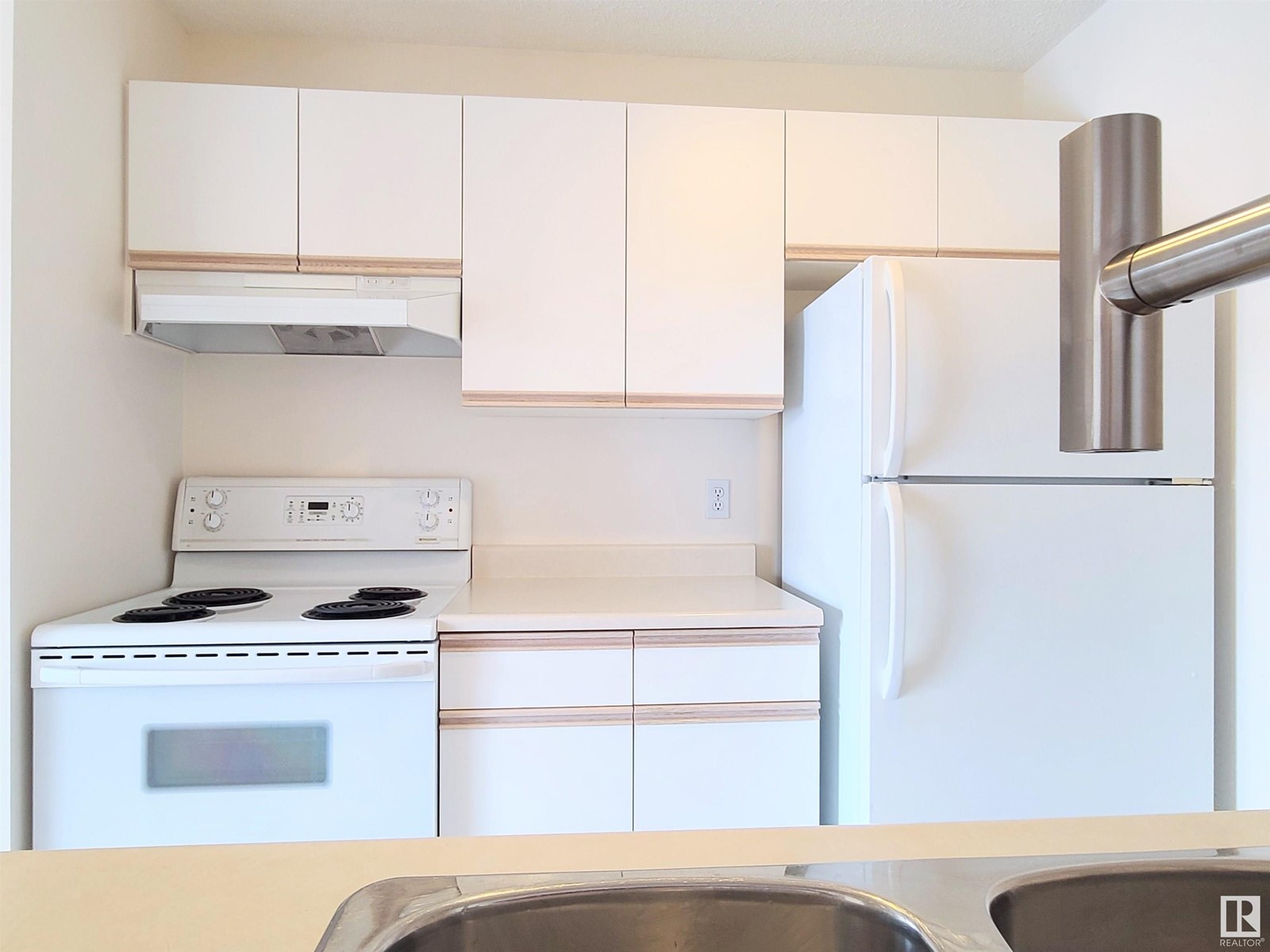 #429 2520 50 ST NW