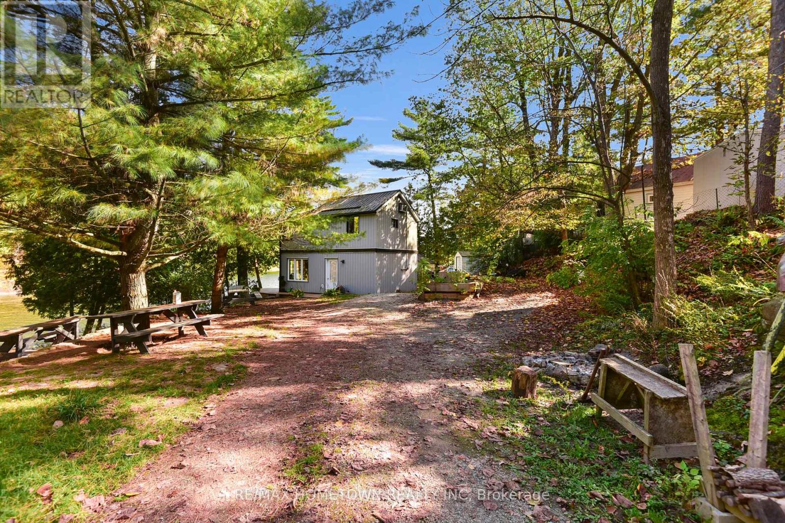 961 NARROWS LANE