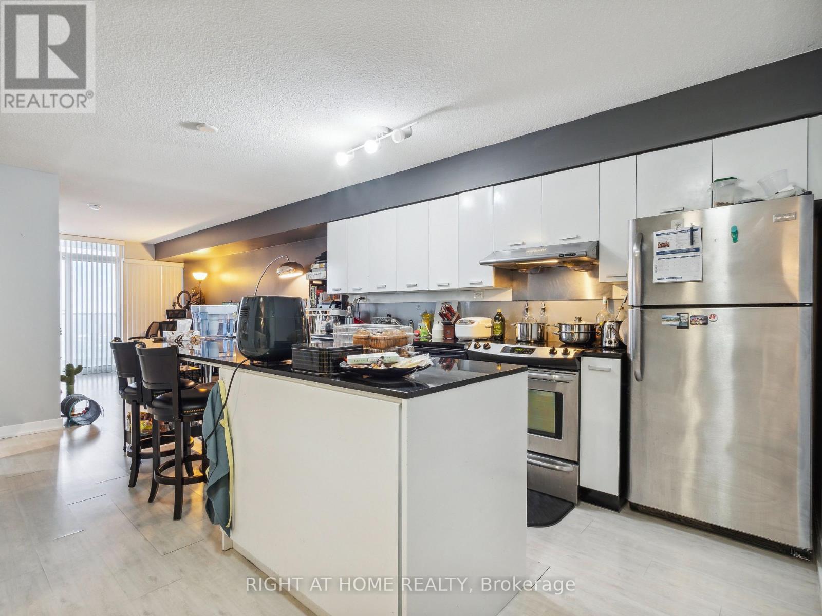 1701B - 19 SINGER COURT