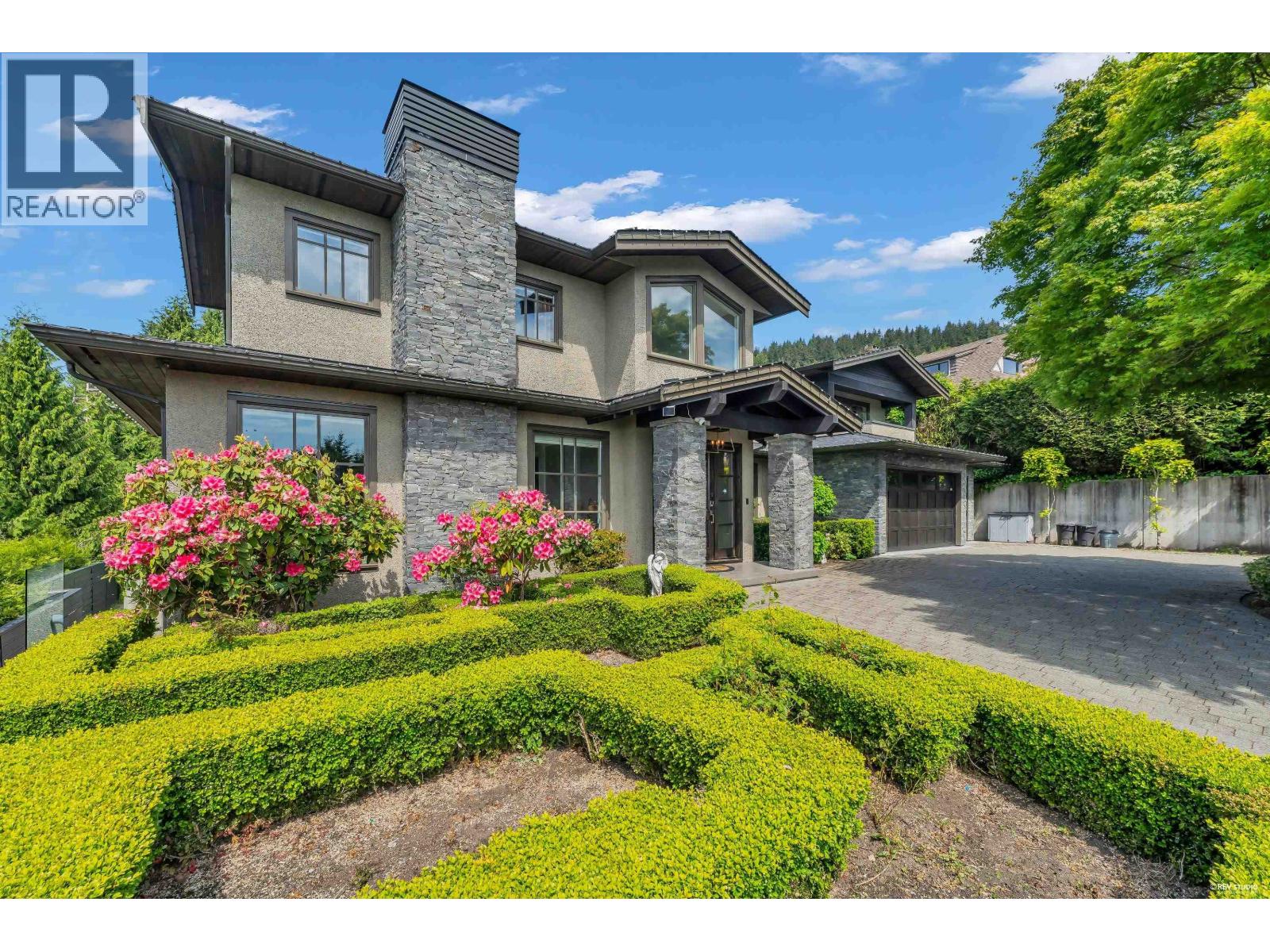 1108 HIGHLAND PLACE