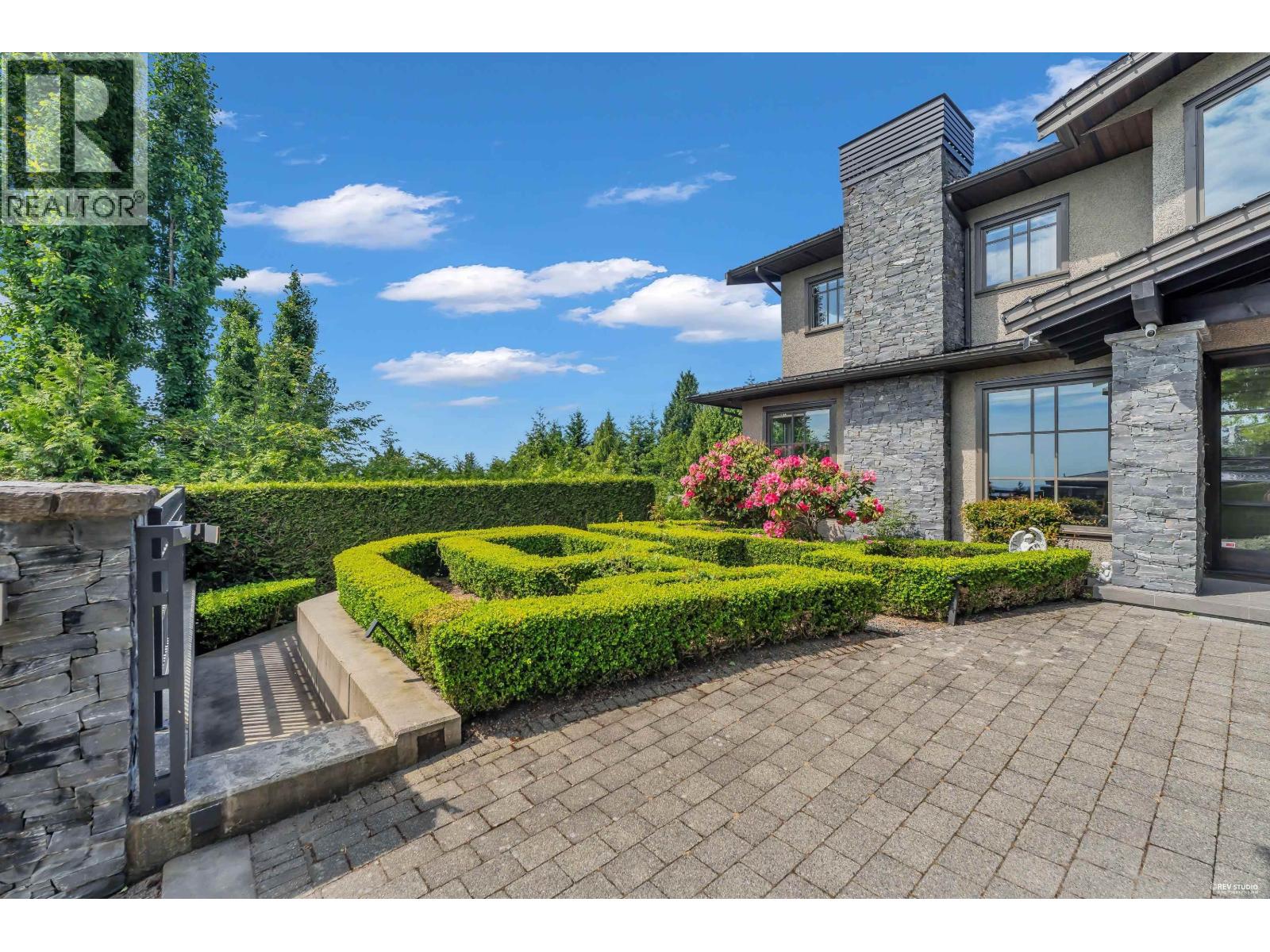 1108 HIGHLAND PLACE