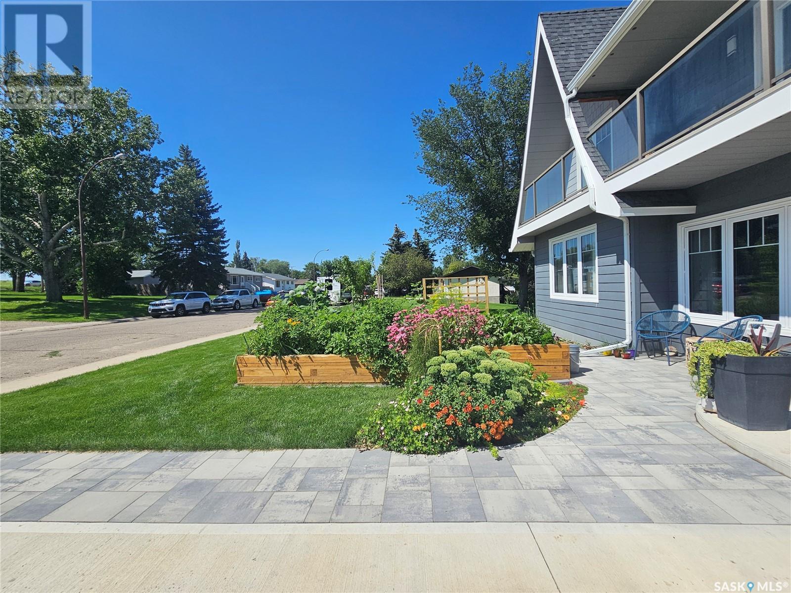 147 Burke CRESCENT
