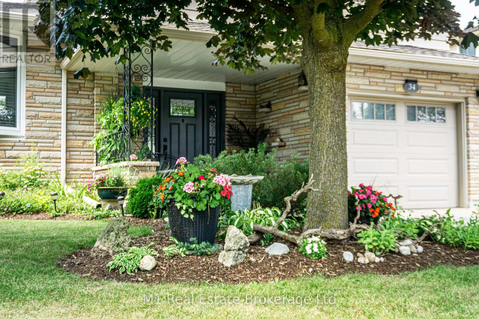 34 STRATHCONA CRESCENT