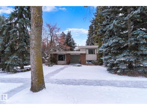32 ST GEORGE'S CR NW Edmonton AB T5N3M7