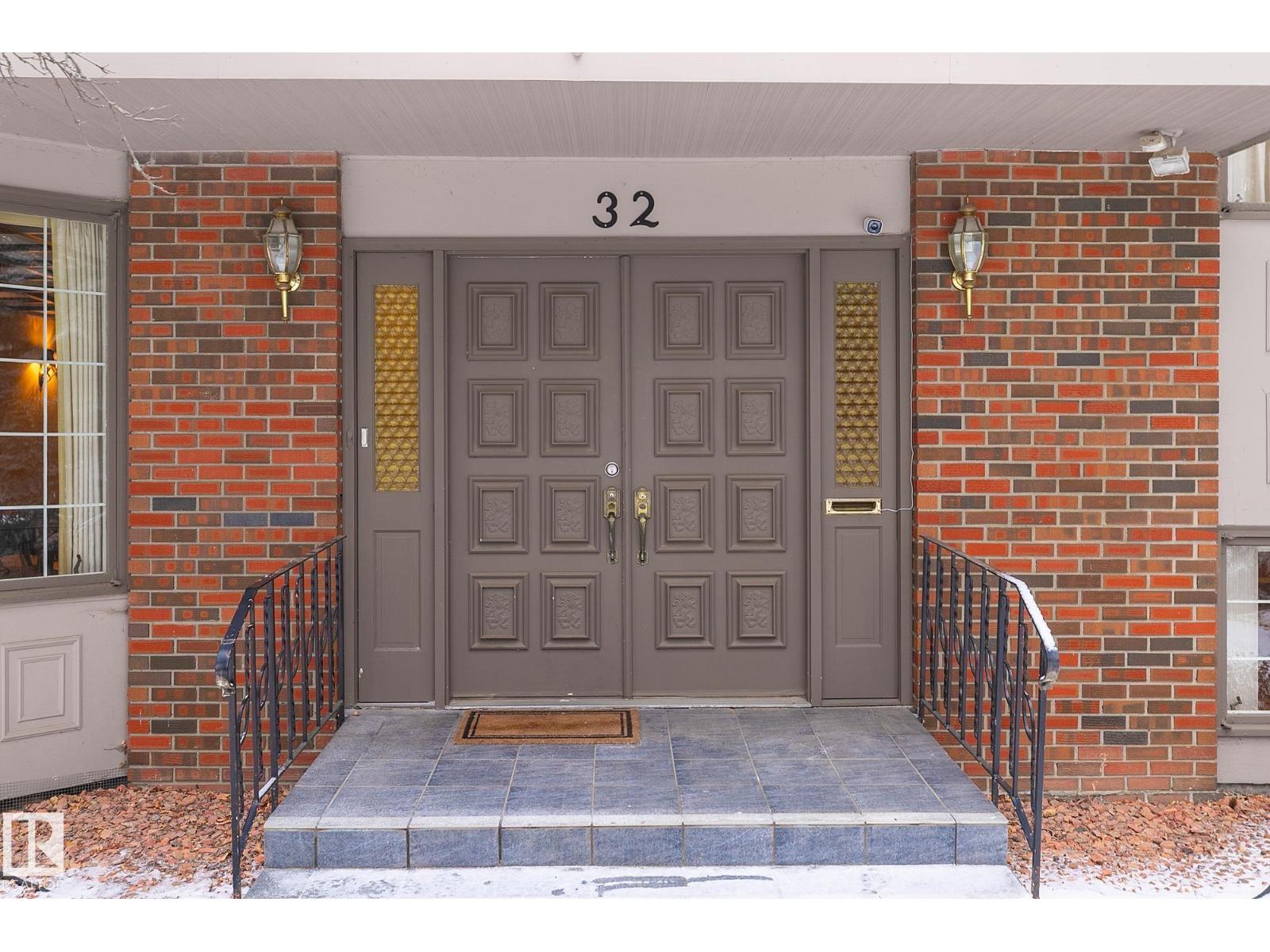 32 ST GEORGE'S CR NW