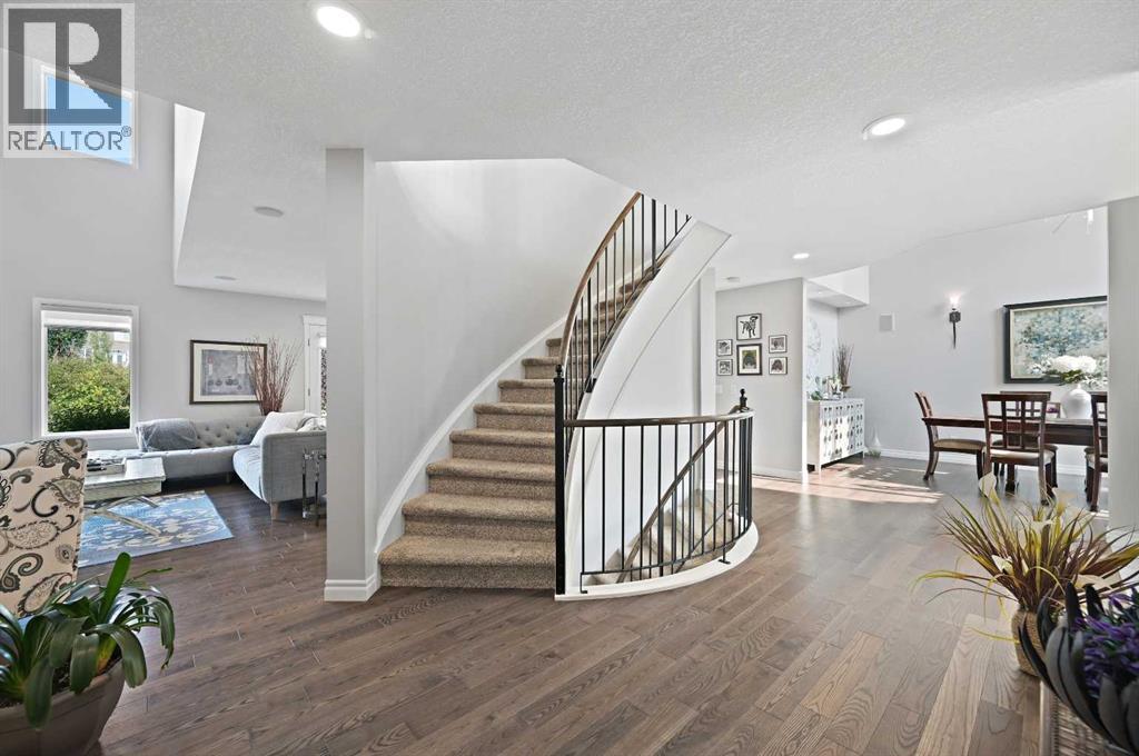 95 Panorama Hills View NW