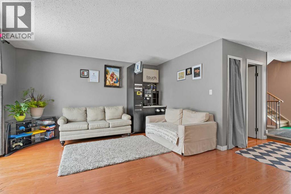 17, 2210 Oakmoor Drive SW