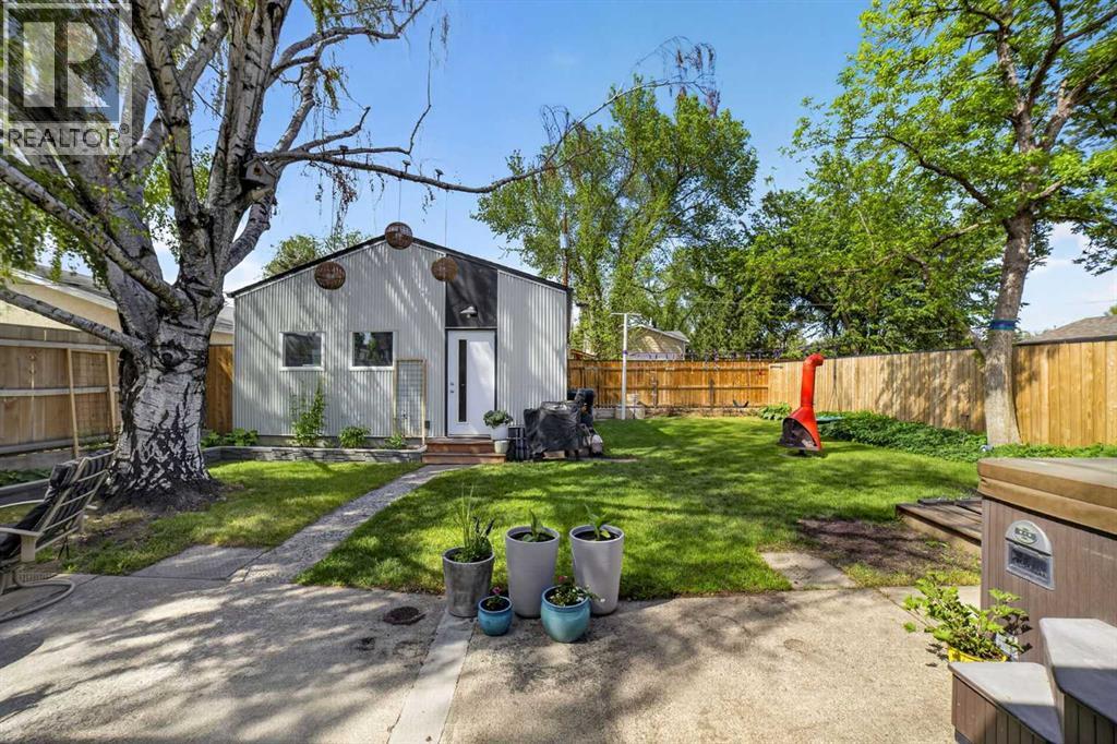 2211 18 Avenue S