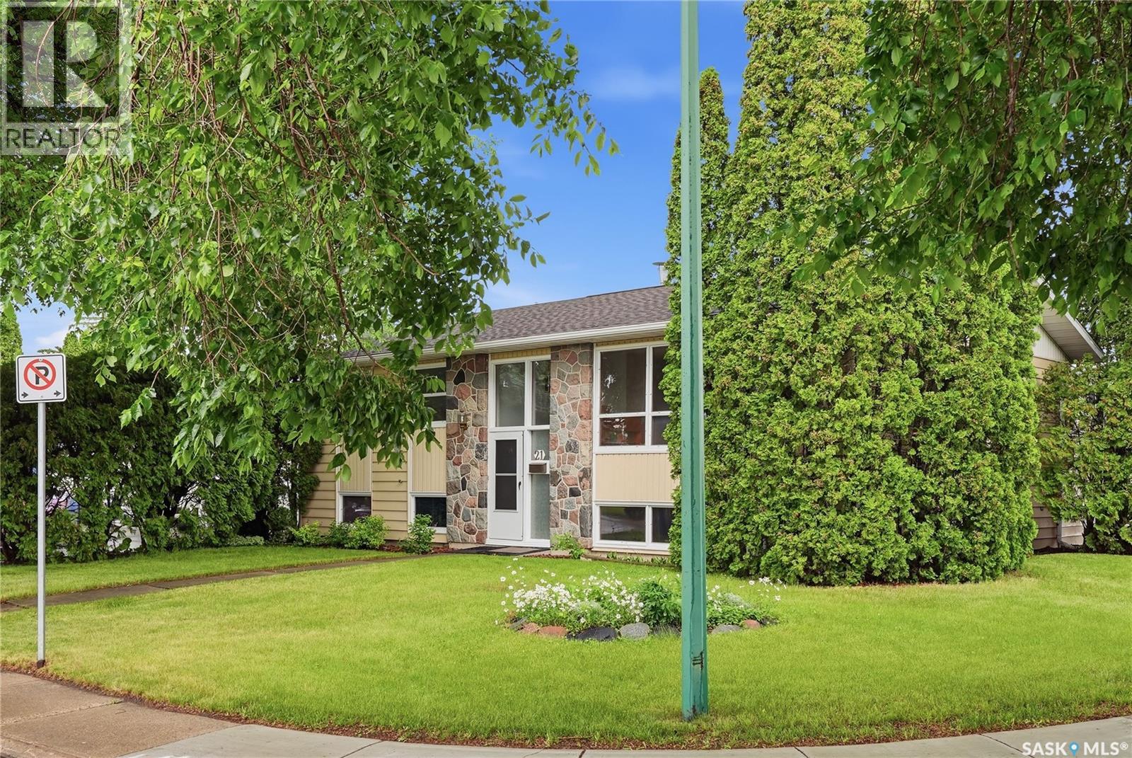 21 Bateman CRESCENT