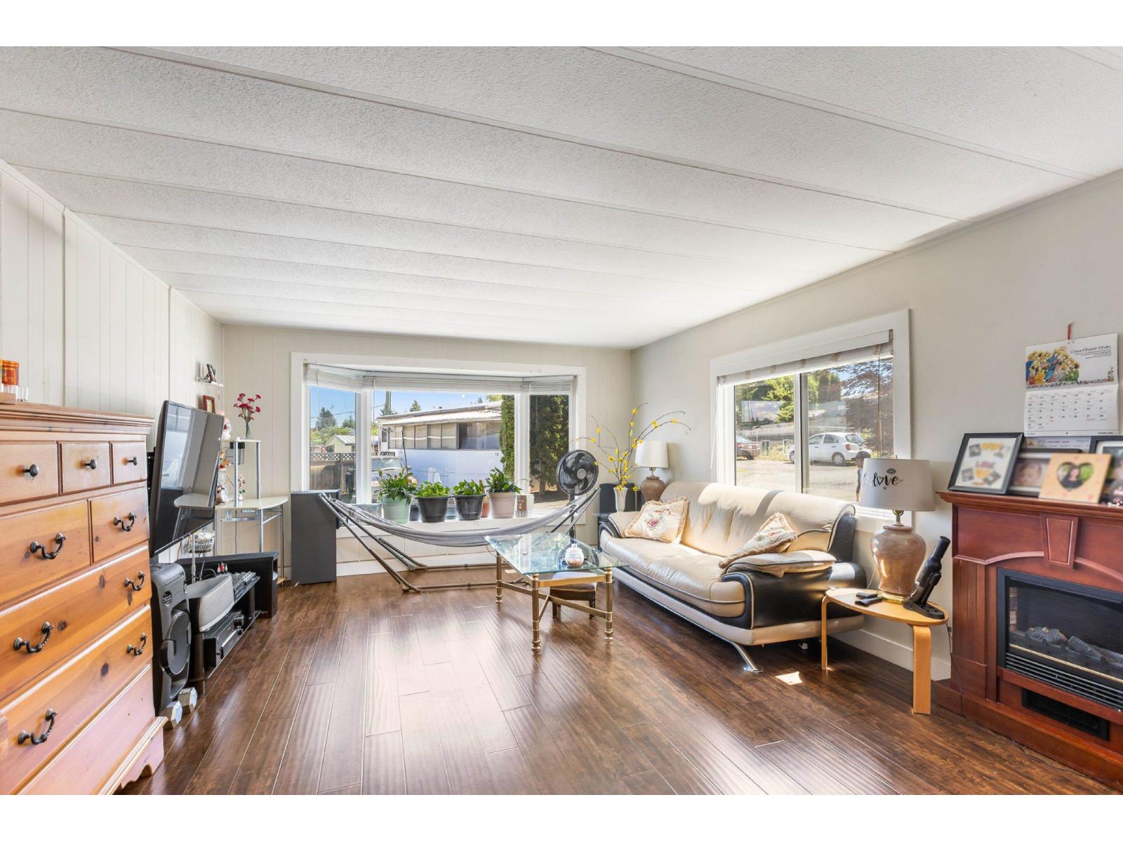 21B 26892 FRASER HIGHWAY