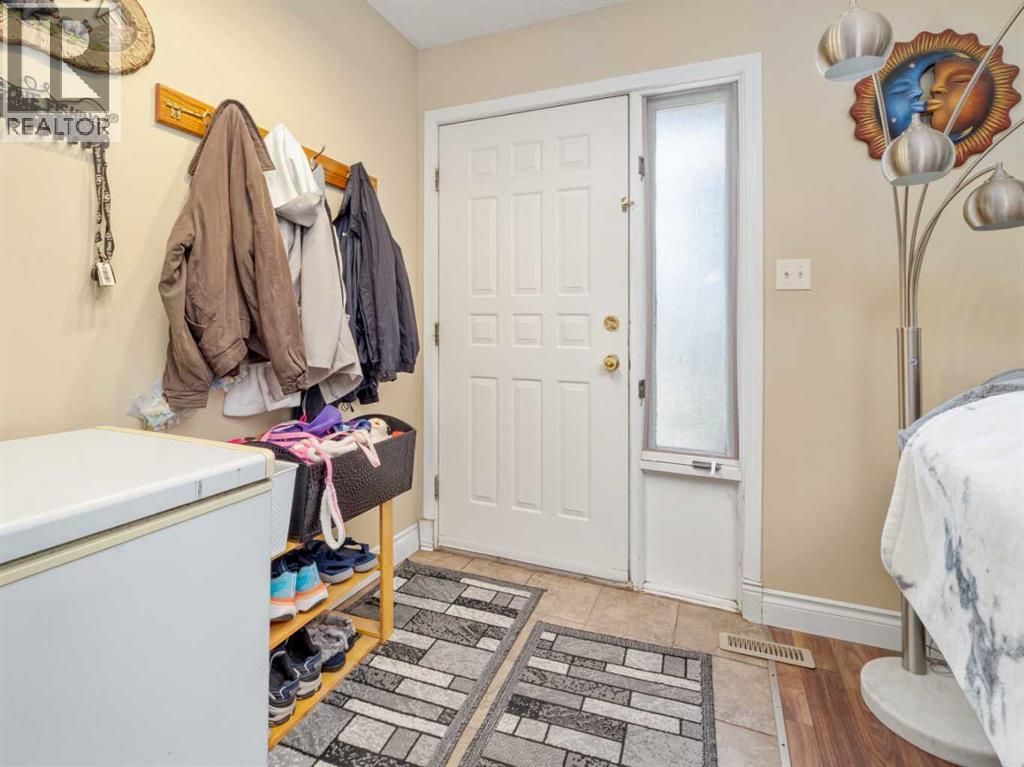 106 Ojibwa Place W