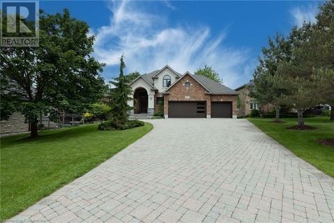 108 DIRKSEN Court Kitchener ON N2P2M1