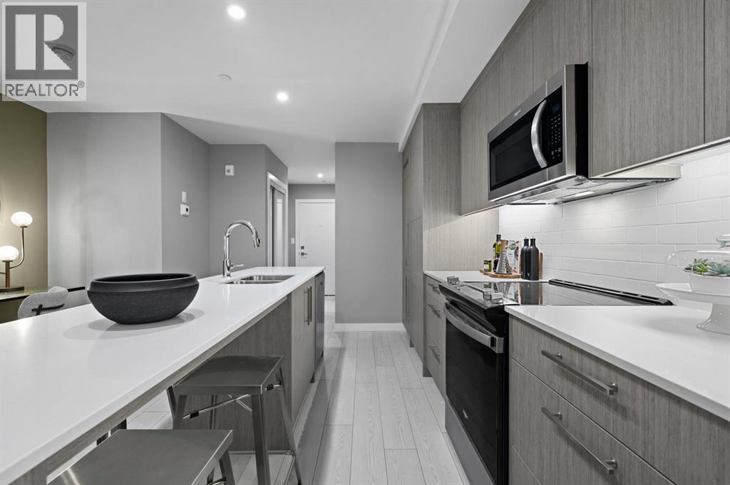 221, 310 15 Avenue SW