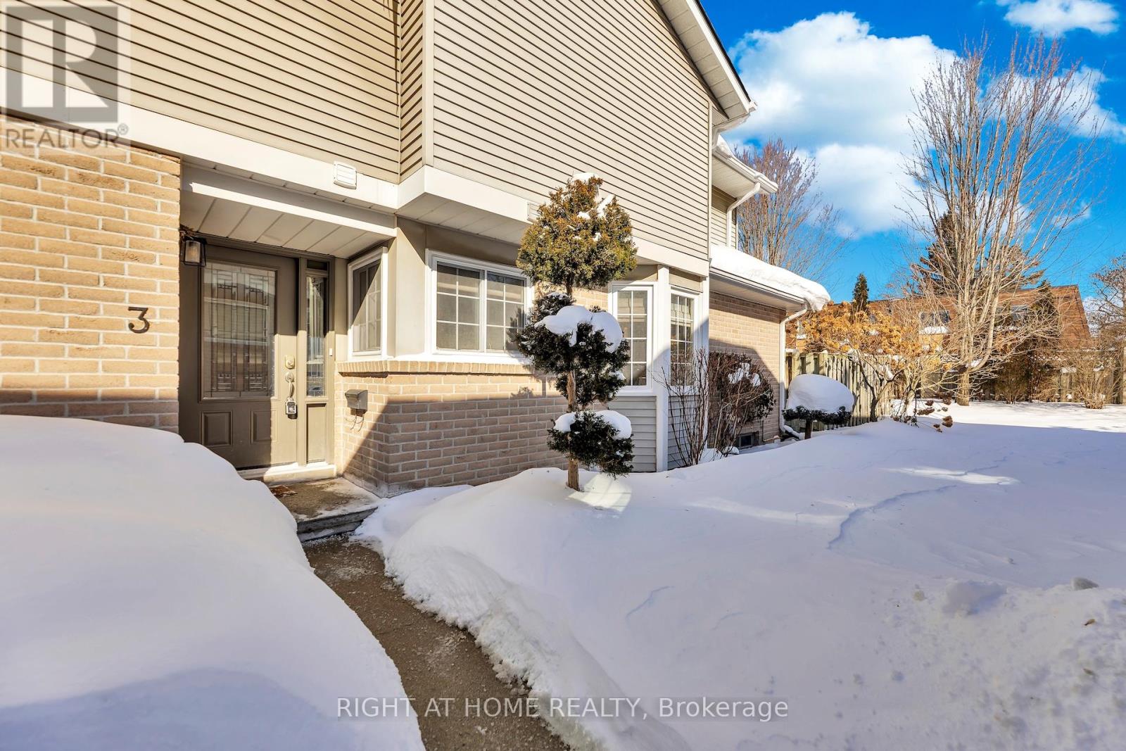 3 - 104 WOODLAWN ROAD E