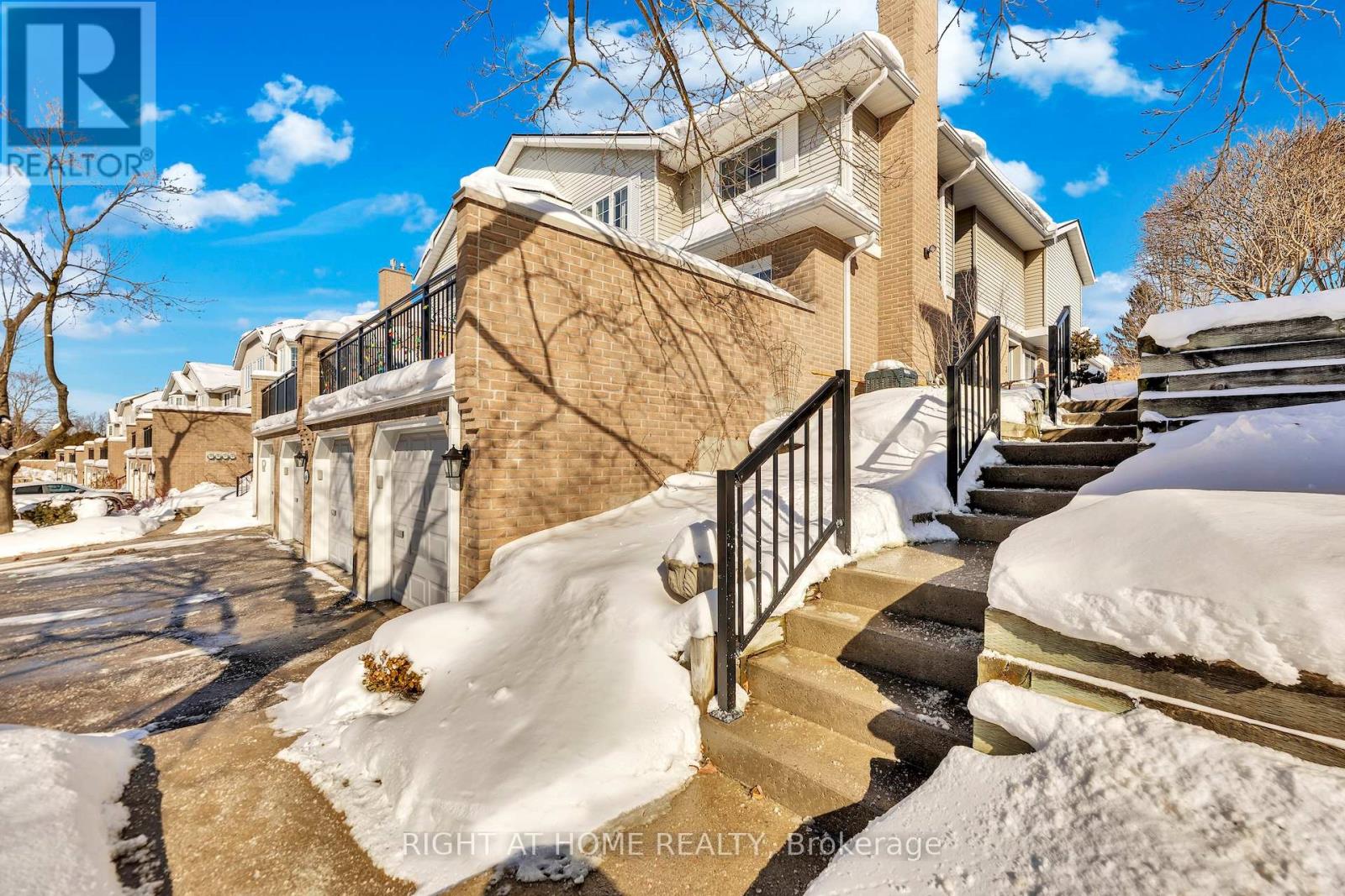 3 - 104 WOODLAWN ROAD E