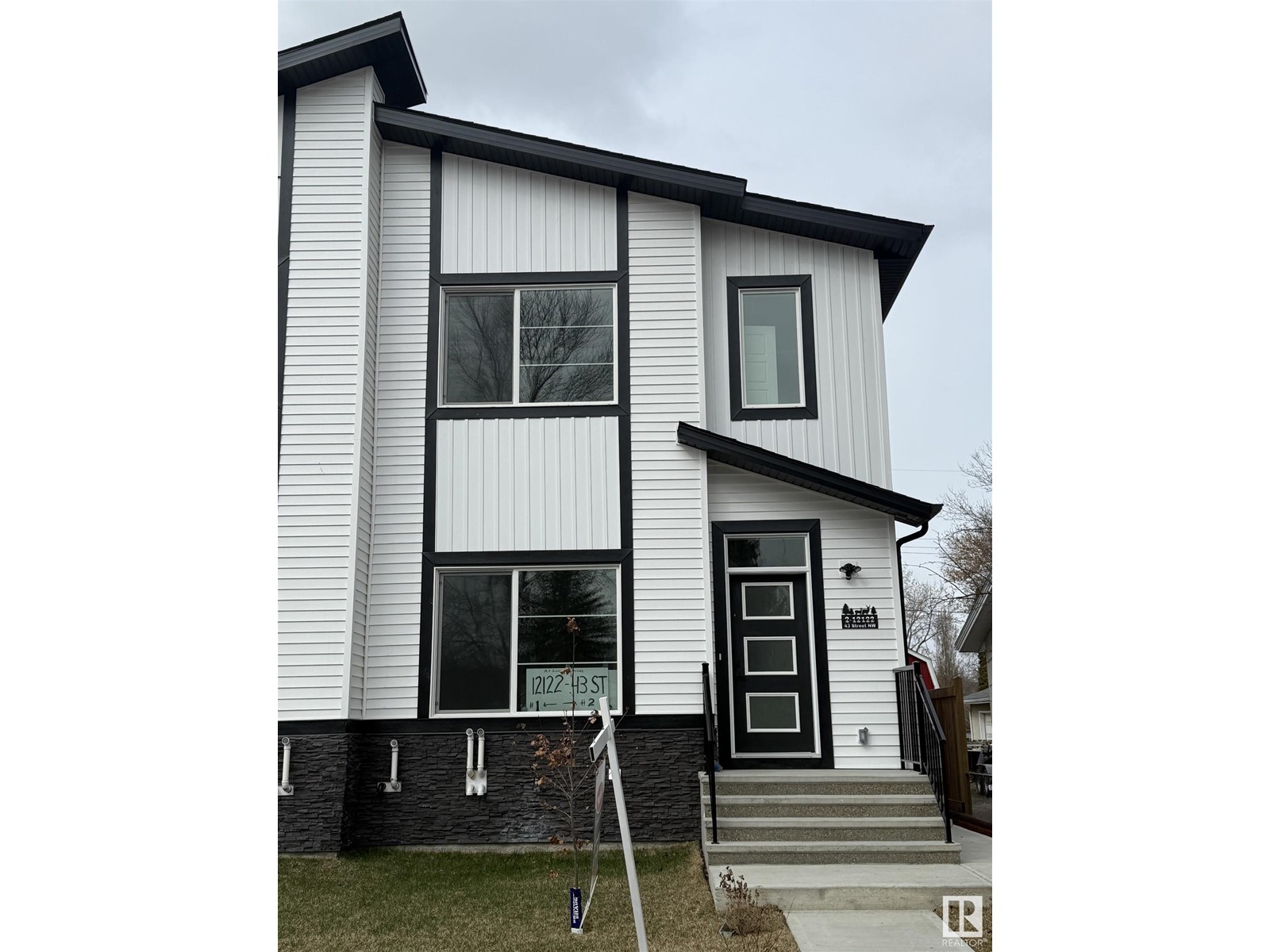2 12122 43 ST NW
