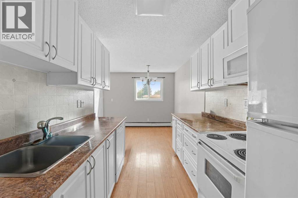 205, 25 Robinson Avenue