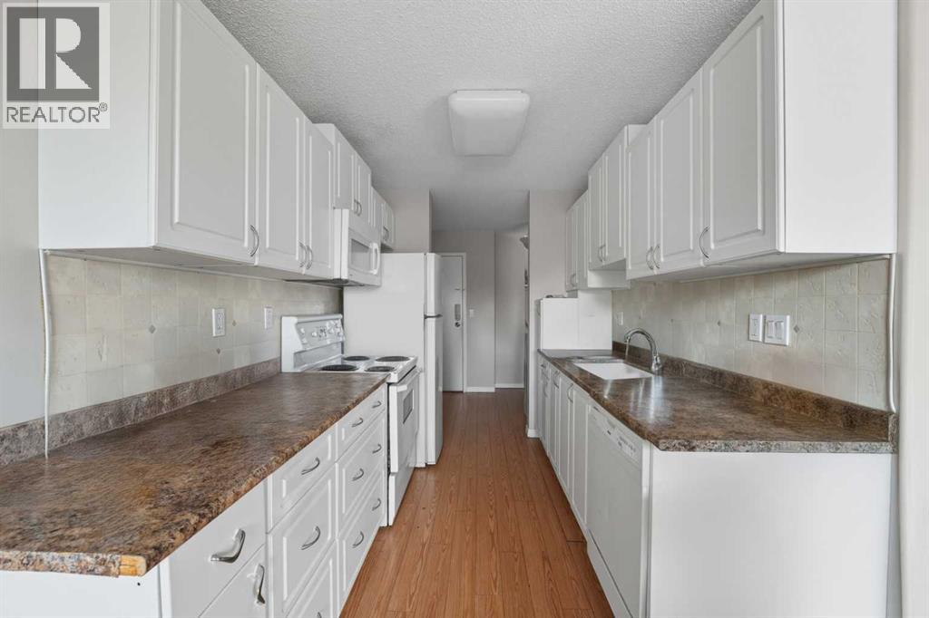 205, 25 Robinson Avenue