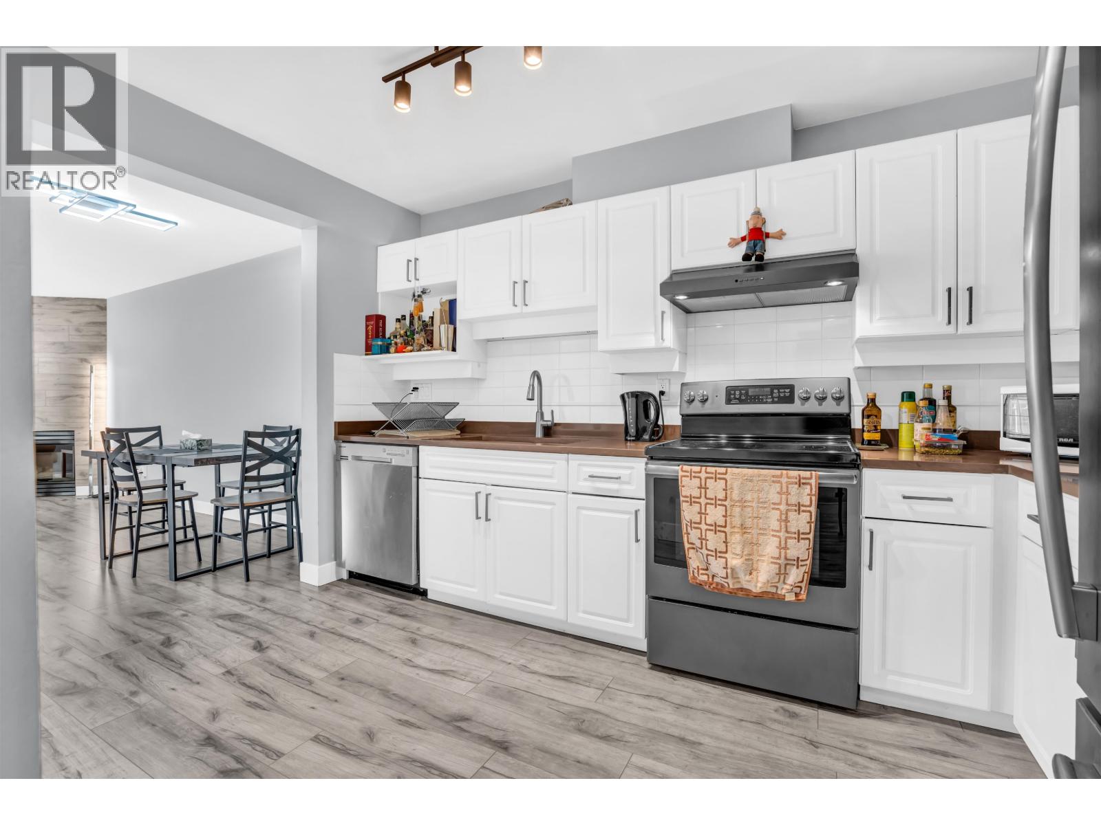 301 1655 GRANT AVENUE