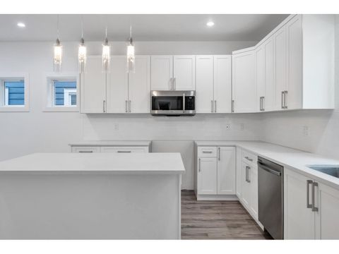 34 750 HOT SPRINGS ROAD|Harrison Hot Springs Harrison Hot Springs BC V0M1K0