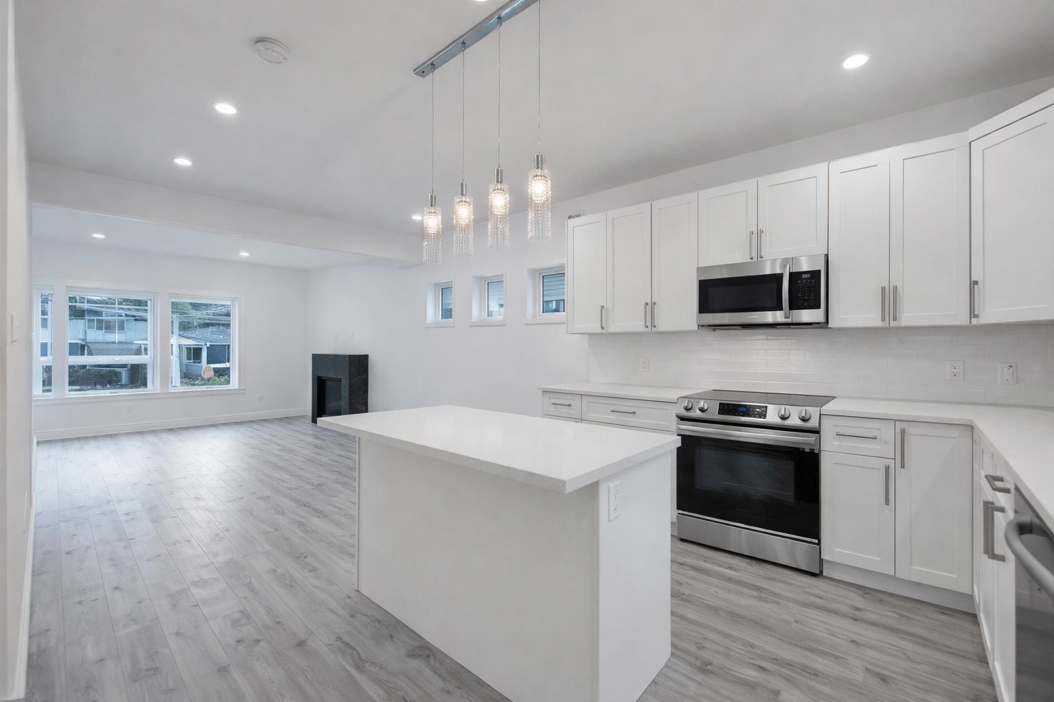 34 750 HOT SPRINGS ROAD|Harrison Hot Springs