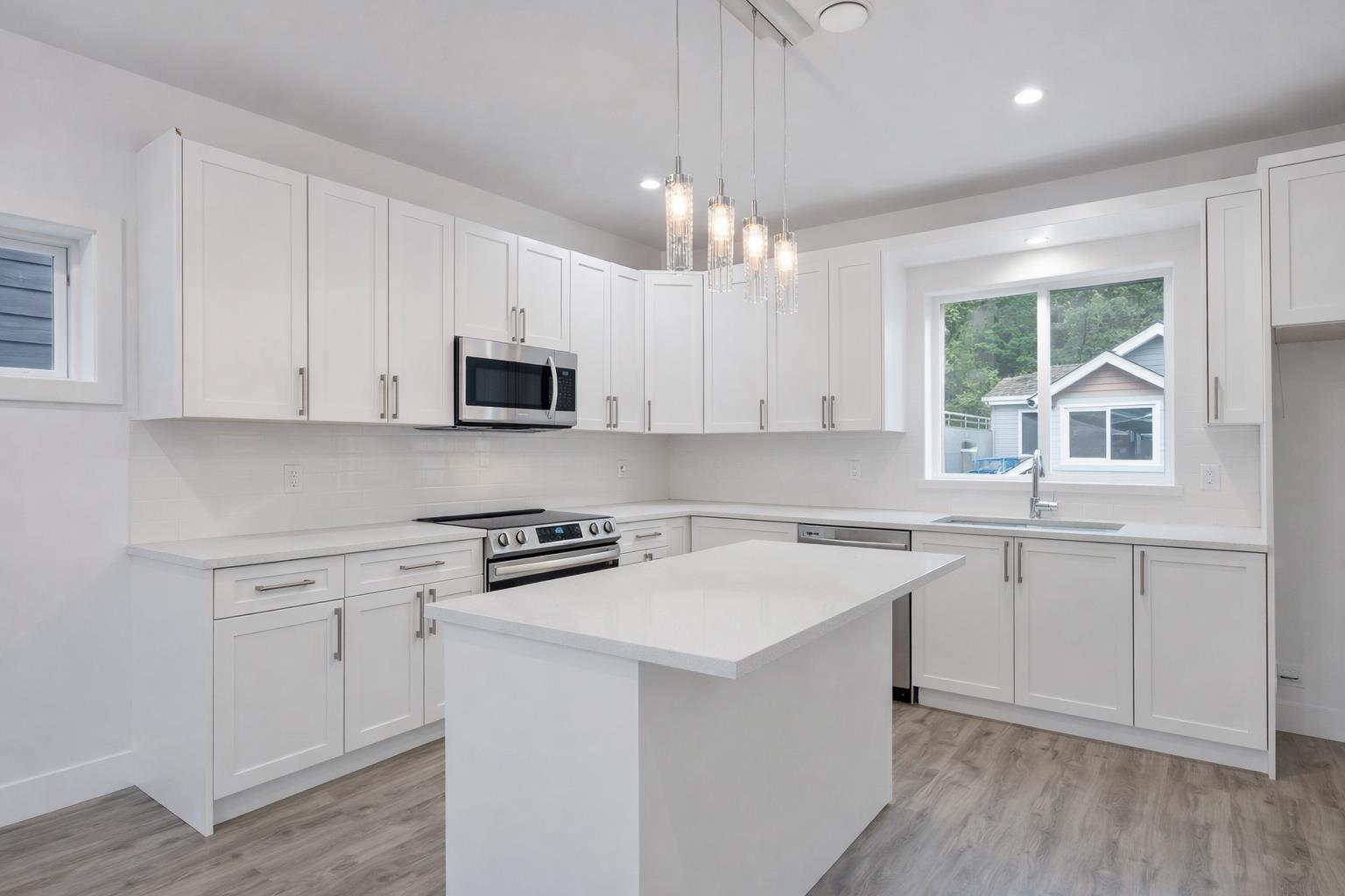 34 750 HOT SPRINGS ROAD|Harrison Hot Springs