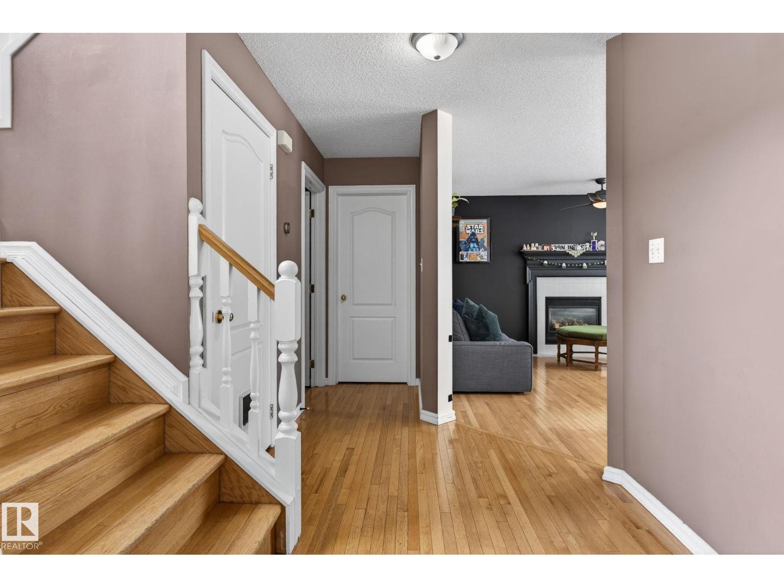 24 FORREST PL