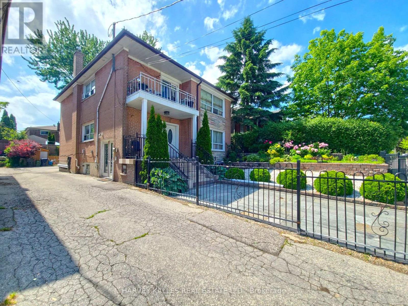 ROOM # 3 - 8 MEDFORD AVENUE
