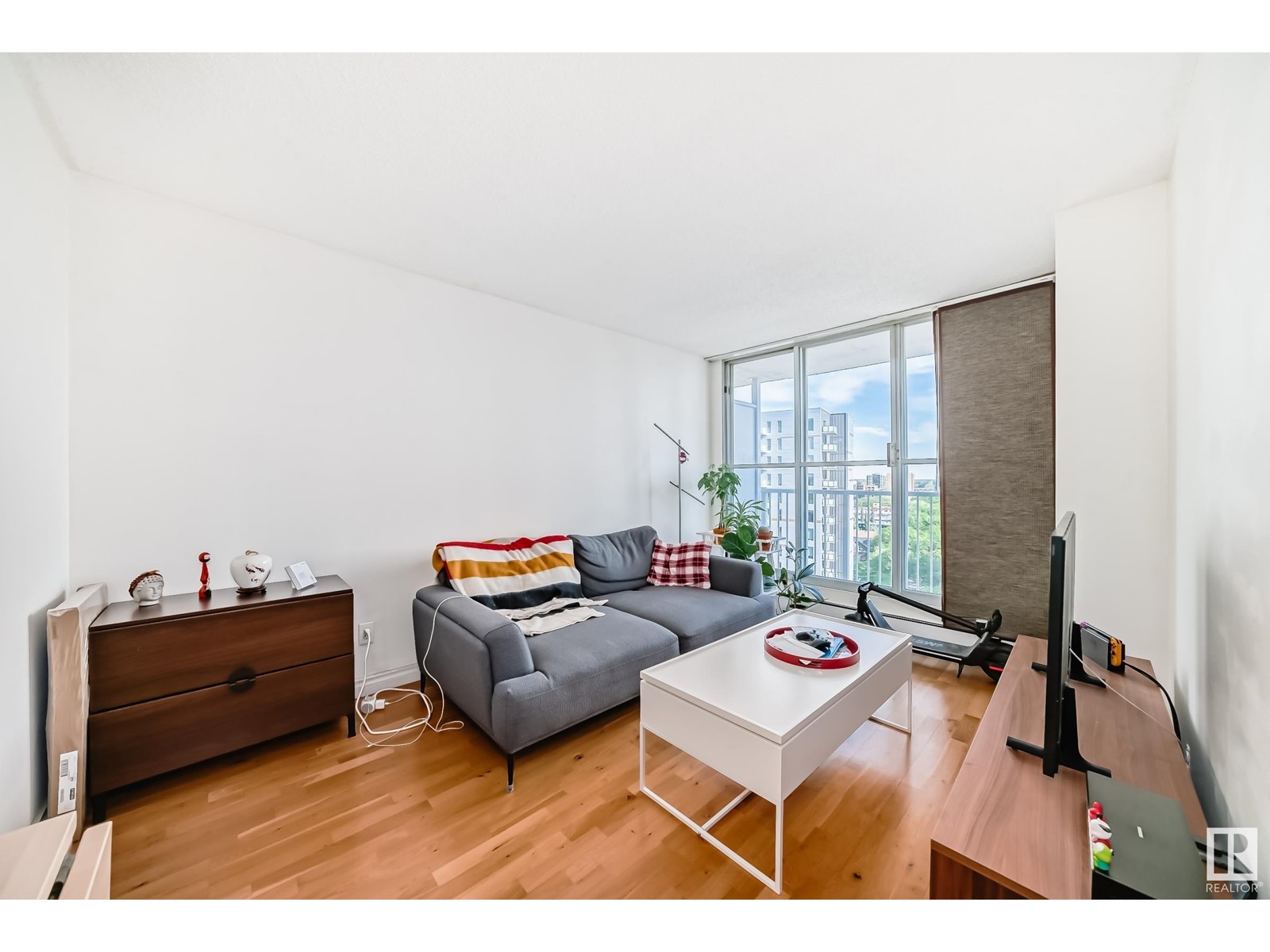 #1203 12141 JASPER AV NW