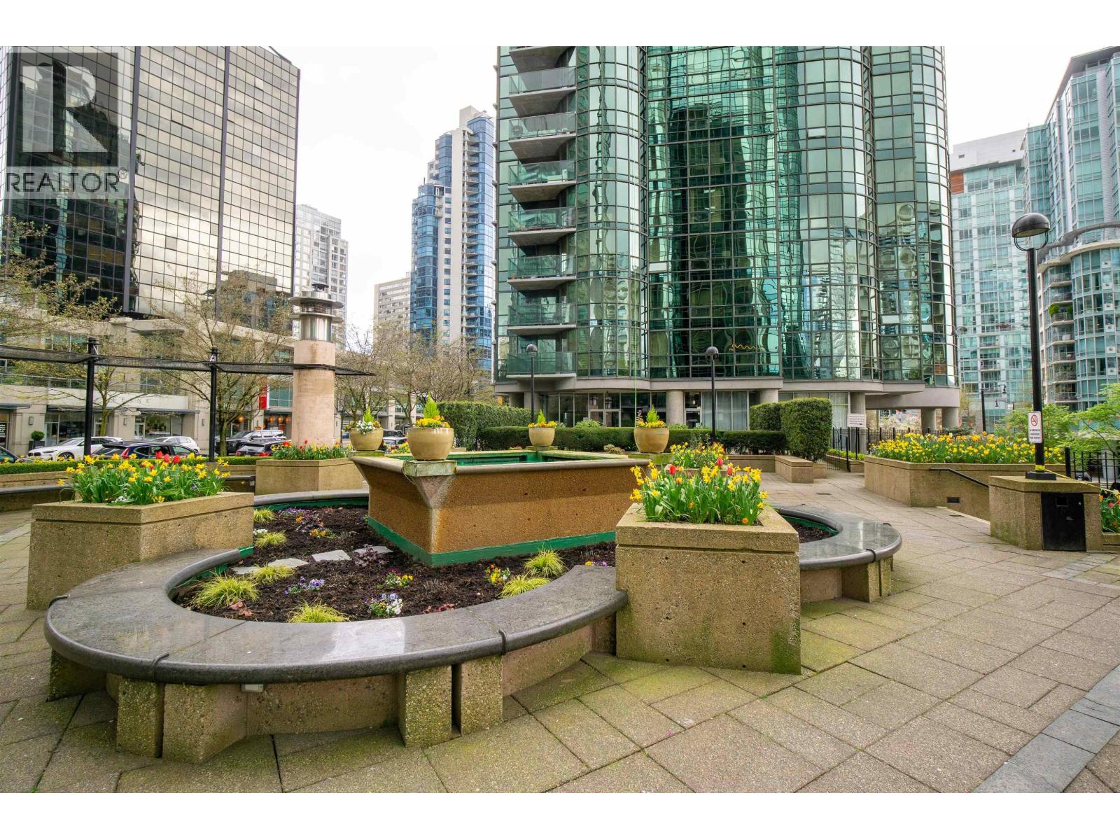 302 588 BROUGHTON STREET