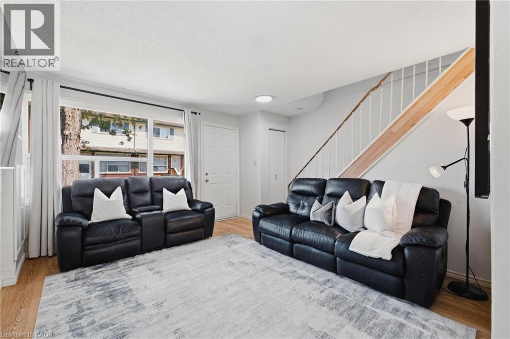 164 JANSEN Avenue Unit# 11